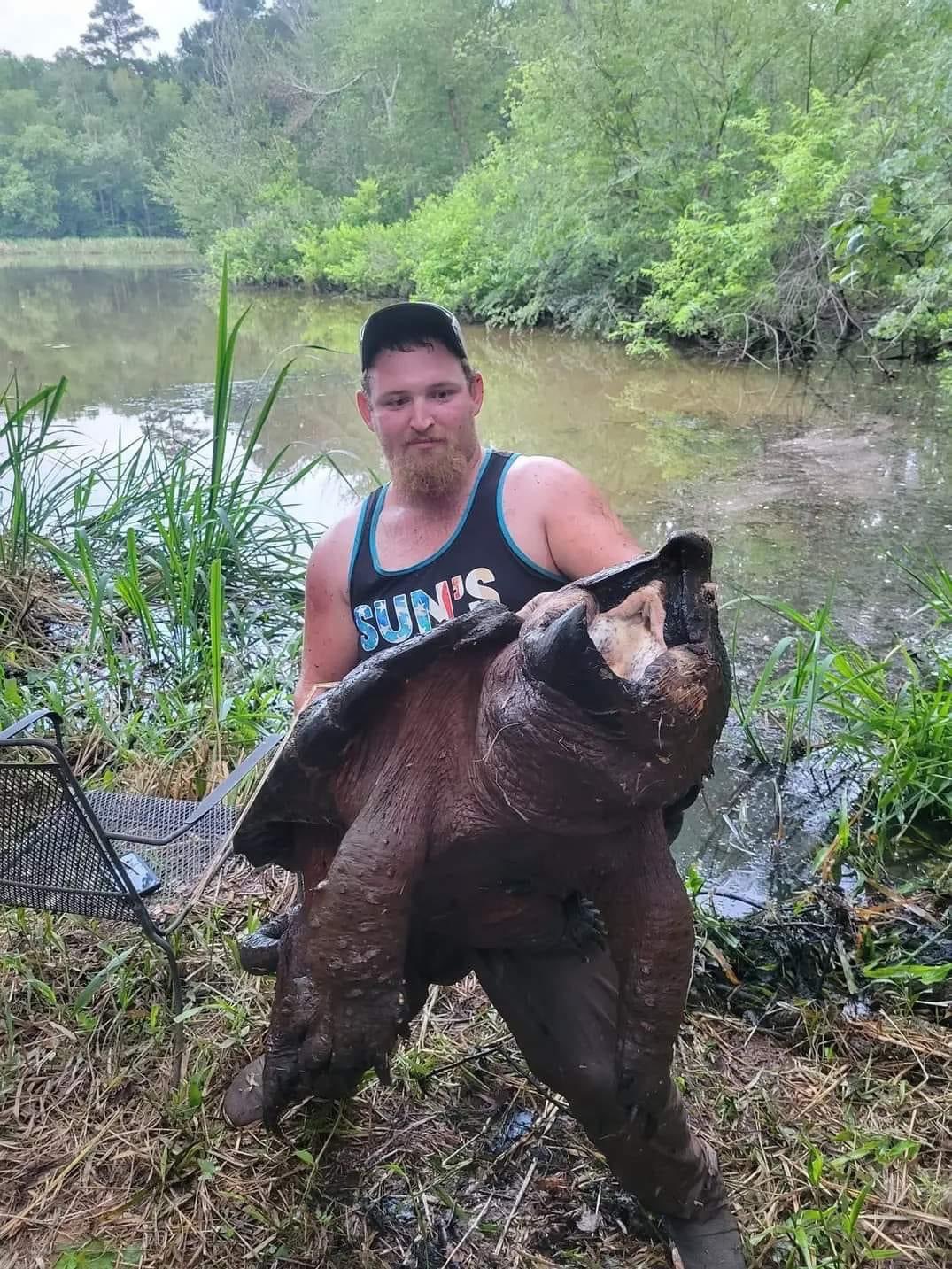 Fisherman Reels in Monster Alligator Snapping Turtle | Headline Reporter