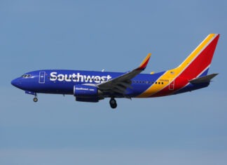 Southwest Airlines Passenger Dies After Mid-Flight Emergency Southwest Airlines, Boeing 737, commercial aircraft, airplane, passenger jet, aviation, airline