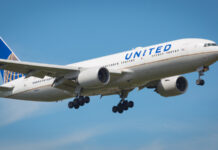 United Passenger Dies After Midflight Emergency United Airlines, airplane, aircraft, commercial aviation, Boeing 777, landing, airline, passenger jet