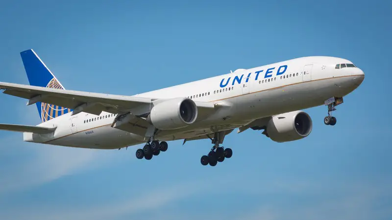 United Airlines, airplane, aircraft, commercial aviation, Boeing 777, landing, airline, passenger jet