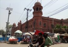 Suicide Bomber Kills 31 at Mosque