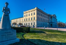 Beloved King Dies at 89 royal palace, Oslo, Norway, government building, Norwegian flag, statue, Maud of Norway, landmark, architecture