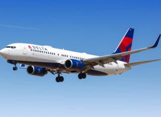 Delta Pilot Begs for Help Before Emergency Landing Delta Airlines, Boeing 737, commercial aircraft, passenger jet, aviation, airline, landing, approach