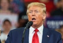 Trump Loses Focus During Holiday Address