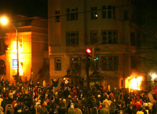 10 Dead in Attack on US Consulate