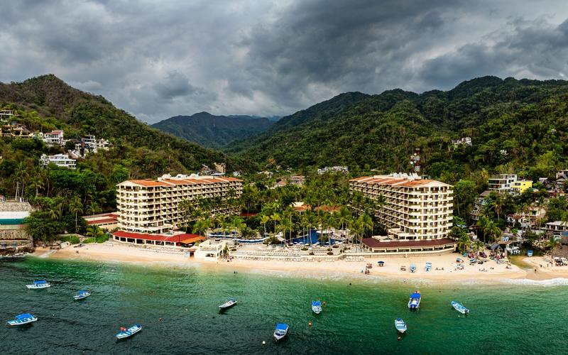 3 Young Women Found Dead at Tourist Resort (mexico resort dreamstime_s_401099044)