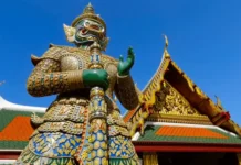 Beloved Princess Dies at 47 thai-grand-palace
