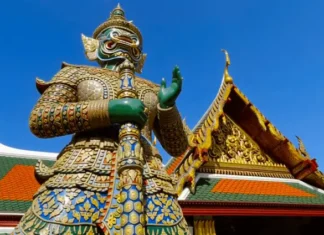Beloved Princess Dies at 47 thai-grand-palace