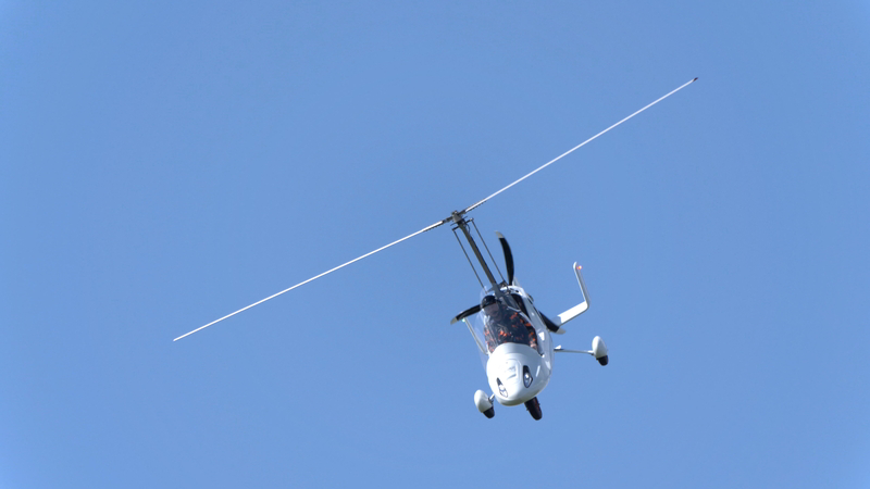 Helicopter Crashes Down Into Crowd of Tourists (gyroplane-dreamstime_s_242198334-featured)