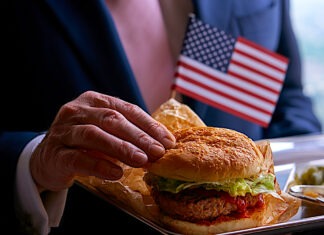 Trump’s Jaw-Dropping Air Force One Meal Goes Viral