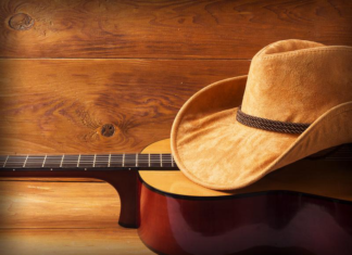Country Singer Cries Onstage After Hollywood Divorce Country Music Guitar and Hat