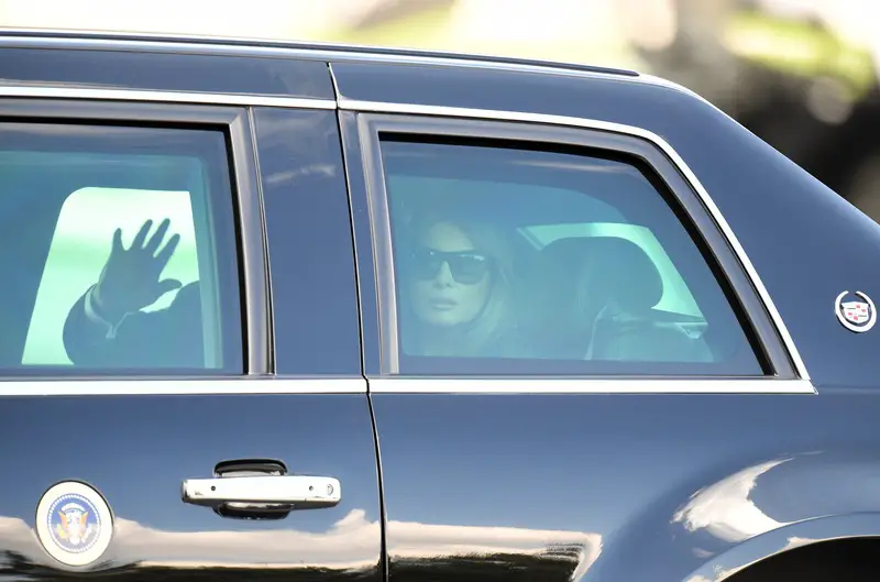 melania in car